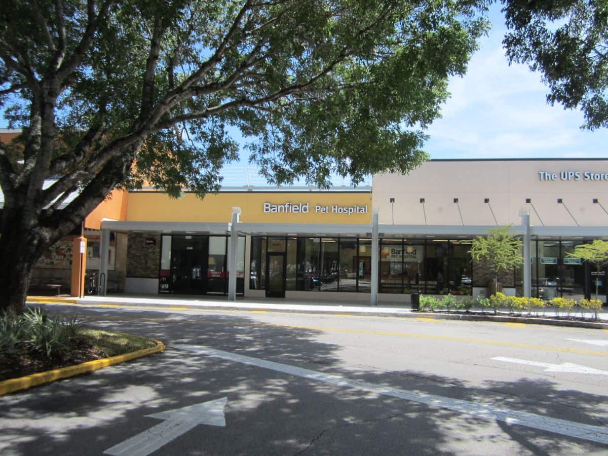 Exterior of Banfield Pet Hospital: Boca Village Square