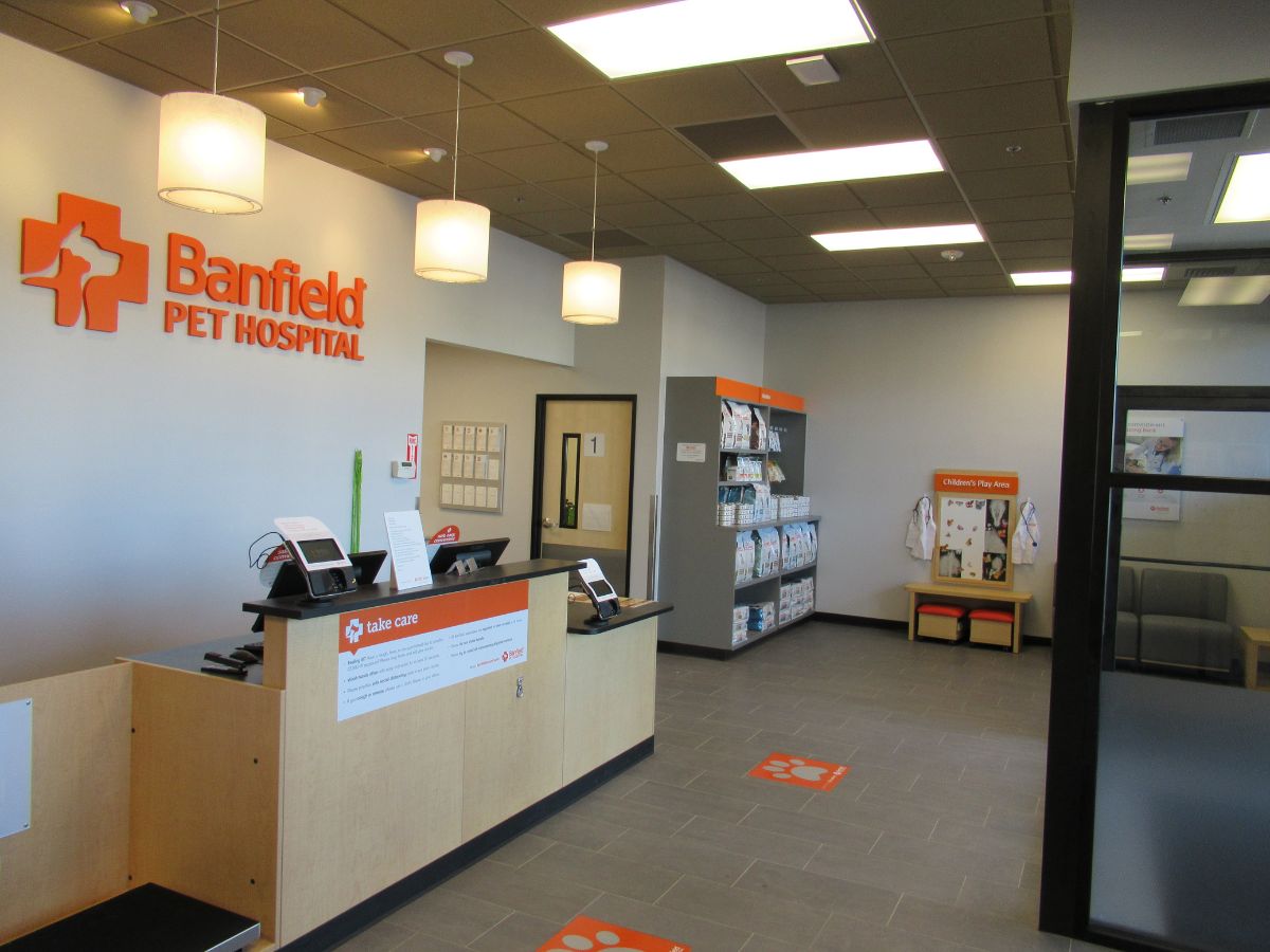 Front desk of Banfield Pet Hospital: Wellington