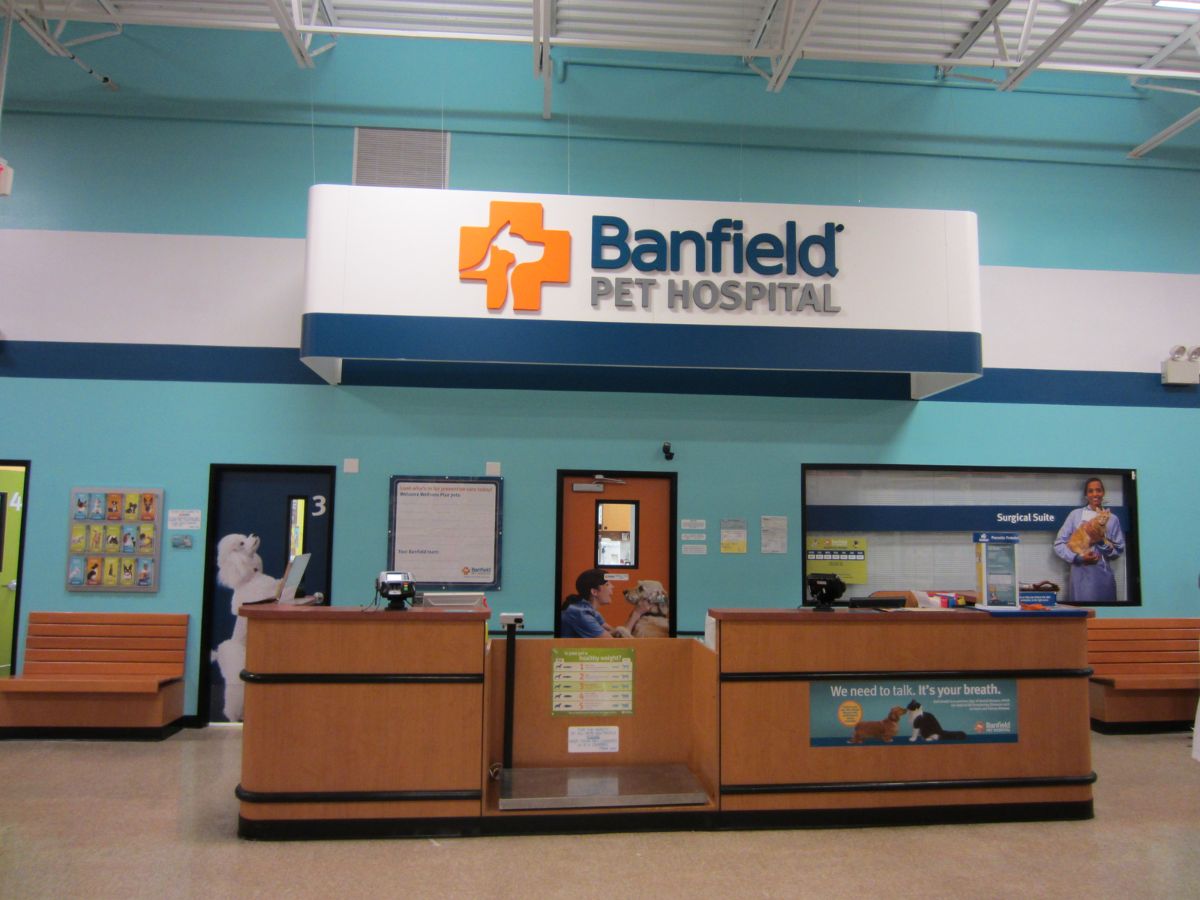 Front desk of Banfield Pet Hospital: Lake Park