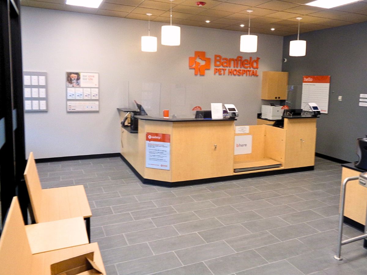 Front desk at Banfield Pet Hospital: Boynton Beach Sunshine Square