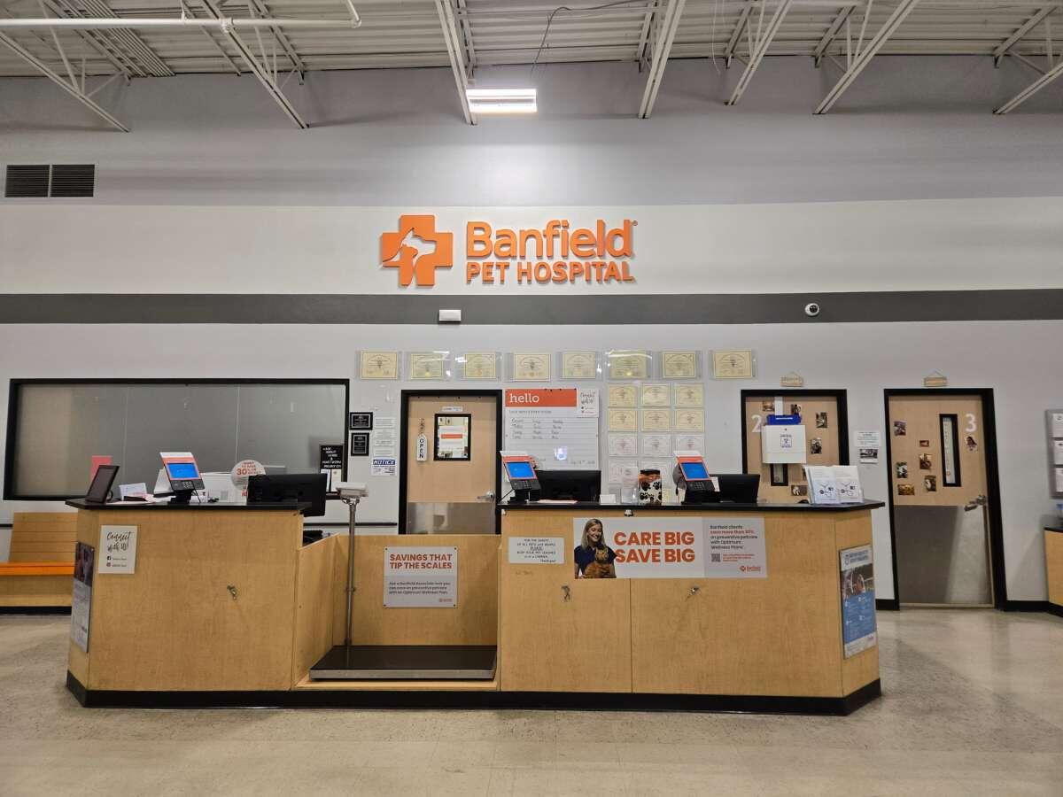 Banfield Pet Hospital: Hoover front desk