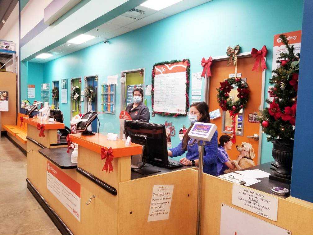 The front desk at the Banfield Pet Hospital