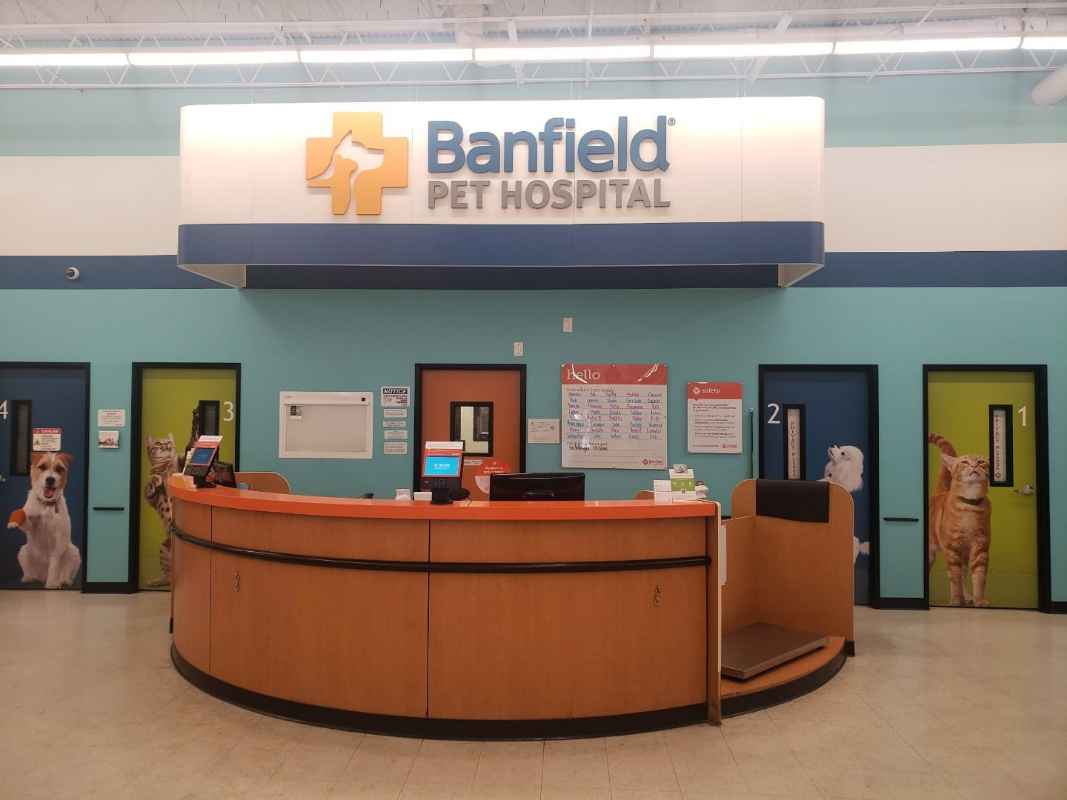 The hospital lobby of the Metairie, LA location