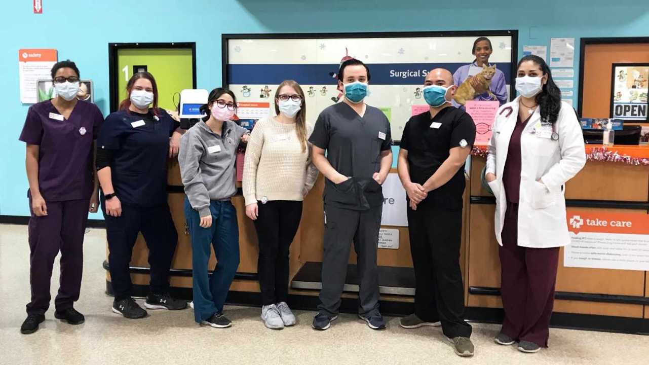A group of Banfield Associates at the Banfield Pet Hospital